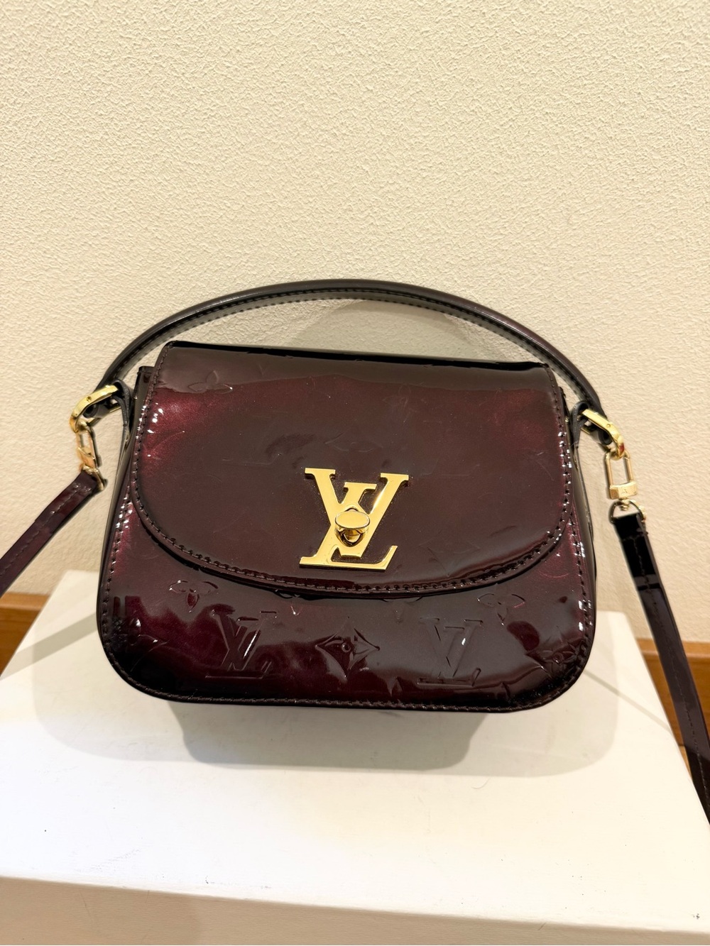 Louis Vuitton Patent Vernis Shoulder Bag in Burgundy